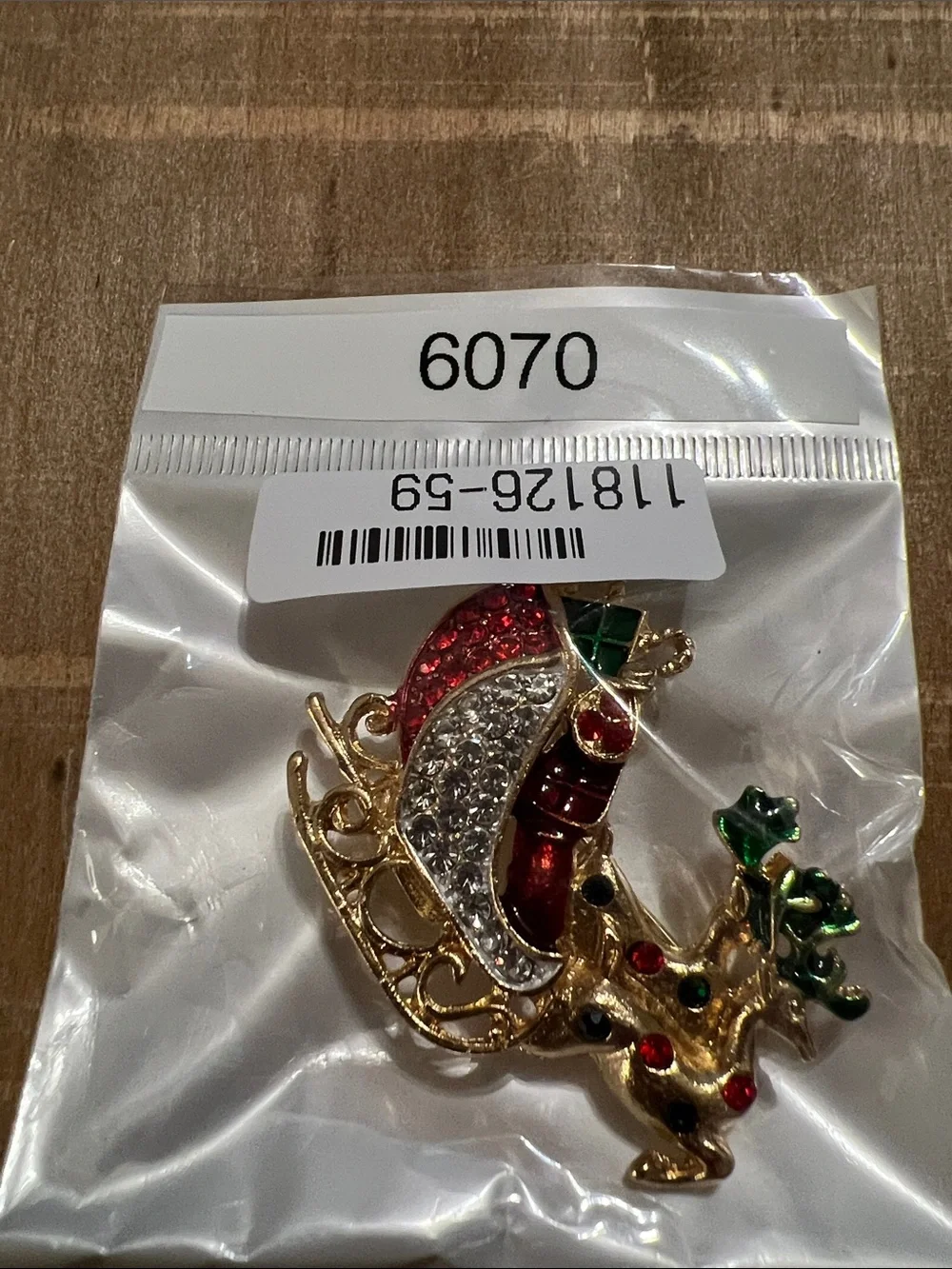 3/$18 Holiday Reindeer Sleigh Decorative Pin in Gold, Red, Green Lot 6070